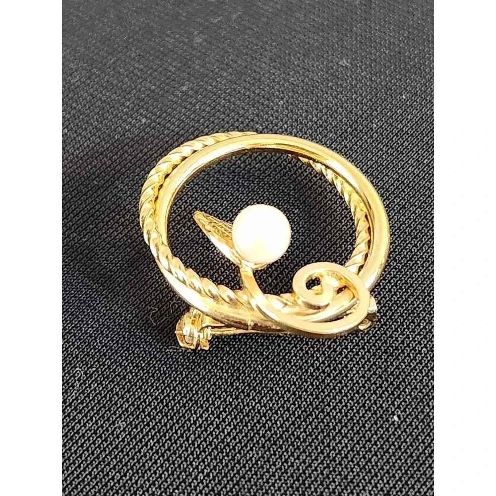 Wells 14K G.F. brooch with pearl